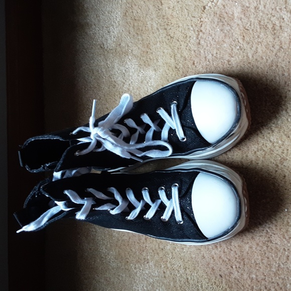 High Top Sneaker 5.5/7 (steve madden) - Picture 2 of 5